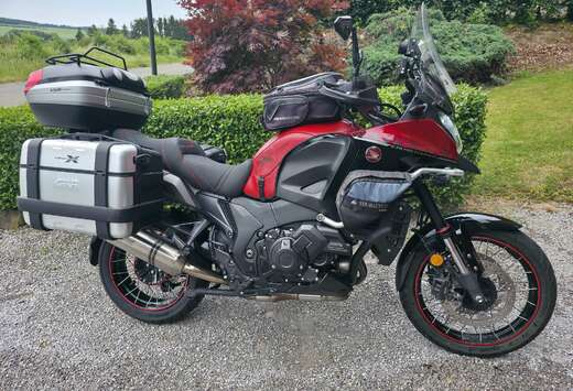 Honda DCT 1200cc Rouge Full