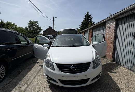 Opel 1.2i Black Edition