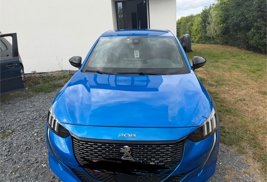 Peugeot 208 Gt Line bleu métallisé 