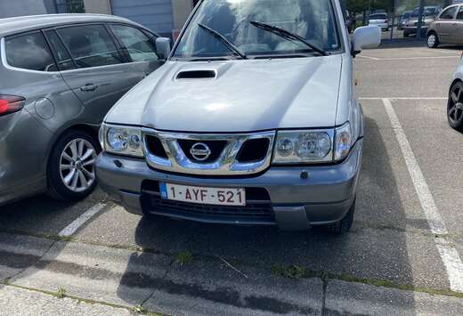 Nissan II TDi 3.0 Automatik Country Lichtvracht