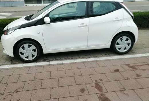 Toyota 1.0i VVT-i x-pose Ltd. Edition