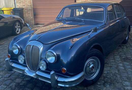 Jaguar V8-250 Saloon