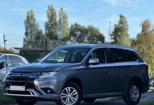 Mitsubishi Outlander 2.4 4WD Plug-In Hybrid  Camera   ...