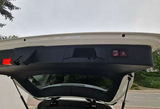 Mercedes-Benz AMG LINE PREMIUM FULL OPTIONS