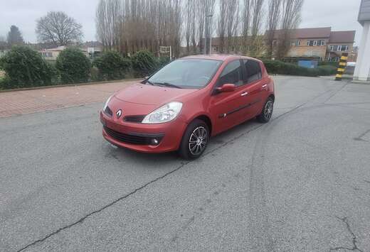 Renault Clio 1.6i 16v Privilège