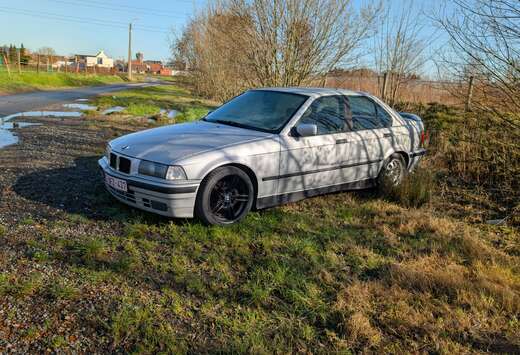 BMW 325i sedan