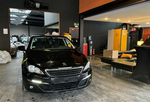 Peugeot 1.2 FULL BLACK - A/C - MEDIA/TEL - NAVI - CAM