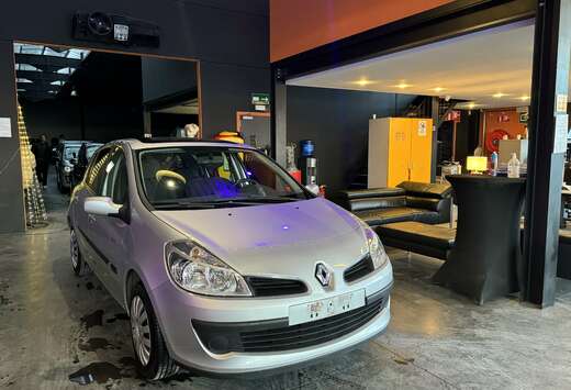 Renault AUTOMATIQUE - A/C - RADIO CD - 5 PORTES - REG ...