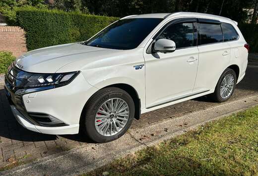 Mitsubishi Outlander 2.4 4WD Plug-In Hybrid 1e eig.