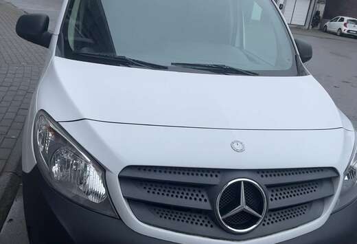 Mercedes-Benz 108 CDI BlueEFFICIENCY kompakt GSM : 04 ...