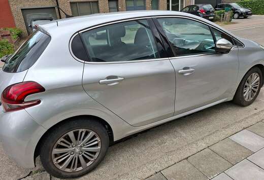 Peugeot 208 PureTech 110 Stop met nieuwe motorblok