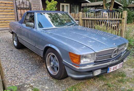 Mercedes-Benz 560SL triple-blue edition