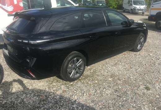 Peugeot SW ALLURE HYBRID 136e- DSC6