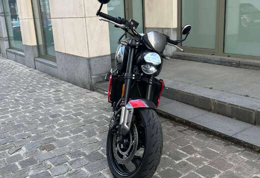 Triumph Superbe Trident Avec Protection Moteur, Retro ...