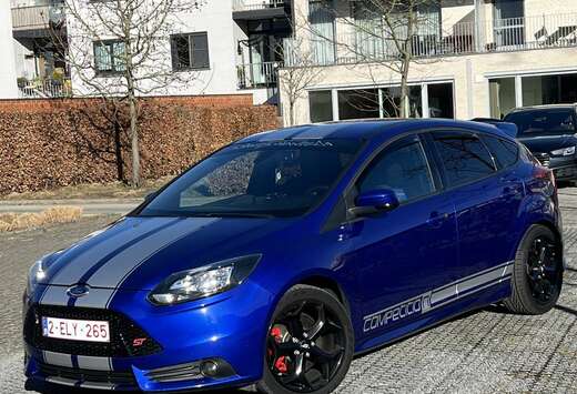 Ford 2.0 EcoBoost ST mit Leder-Sport-Paket