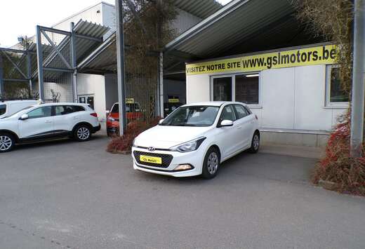 Hyundai 1.200cc  03/17 5 portes -blanc- airco/ radio/ ...