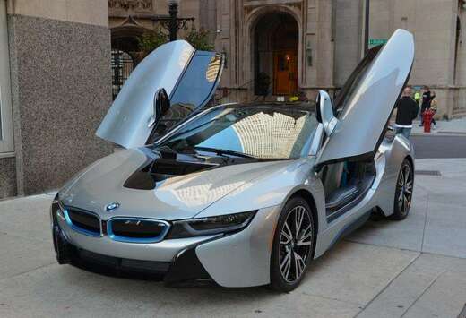 BMW i8 11.6 kWh PHEV (266 kW)