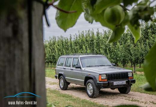 Jeep XJ 4.0i Automaat 4X4 / OLDTIMER / SERVO / AIRCO