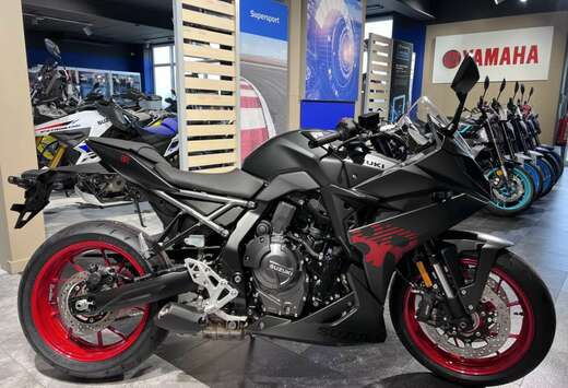 Suzuki GSX-8R
