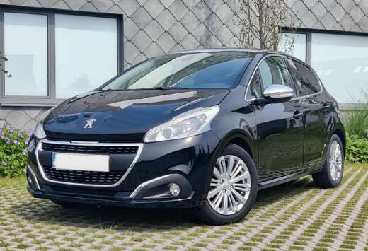 Peugeot 208 1.2i PureTech Signature S