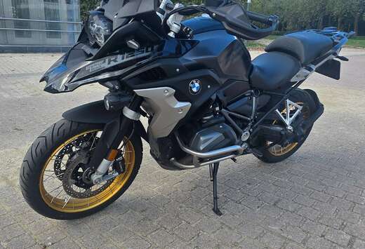 BMW Triple Black