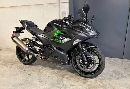 met Akrapovic, perfect voor A2