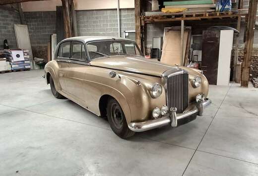 Bentley saloon