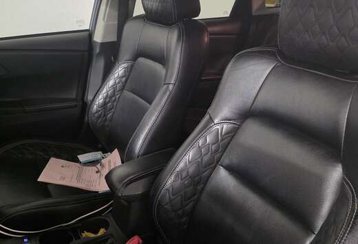 Toyota HEV 1.8i HSD Lounge E-CVT