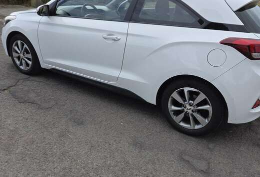 Hyundai 1.2 84 SL EA Sports