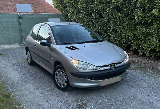 Peugeot 1.1i X-Design