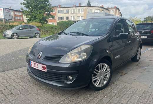 Renault Clio 1.6i 16v Initiale