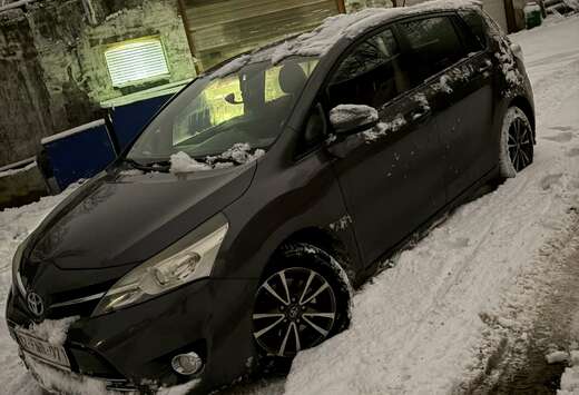 Toyota 2.0 D-4D Skyview 5pl.