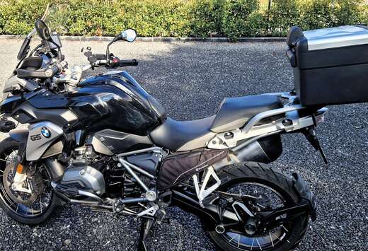 BMW Triple Black
