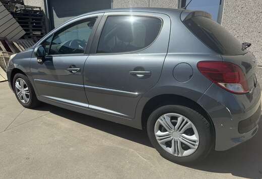 Peugeot Peugeot 207 11/2009 Benzine 1.4 Vti