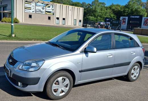 Kia 1.5 CRDi  AIRCO DA VC VTEL Aventura ATT REM