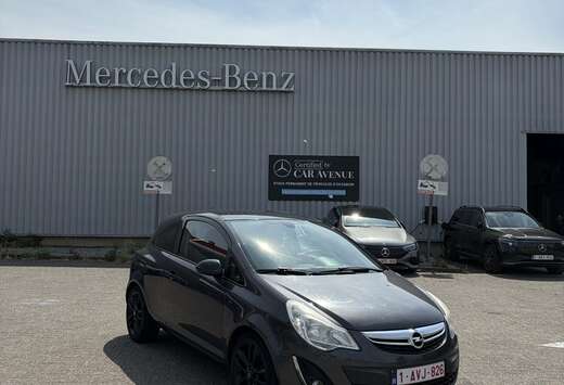 Opel 1.2i Black Edition Easytronic