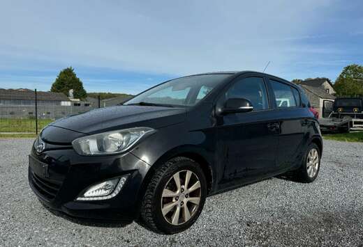 Hyundai 1.4 CRDi Lounge**CLIM AUTO**JANTES**PROPRE