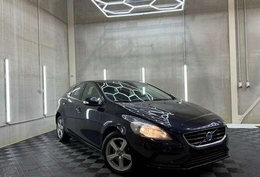 Volvo 2.0 DIESEL/PDC/NAVI/AIRCO/CRUISE