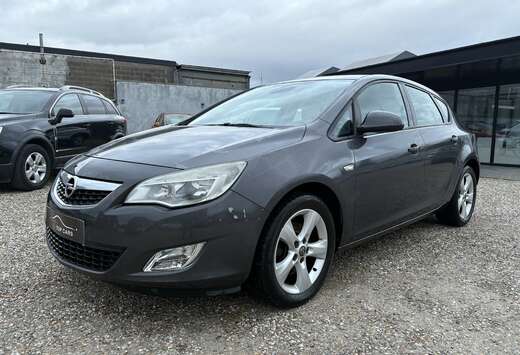 Opel Astra 1.7 CDTi ECOTEC Cosmo DPF