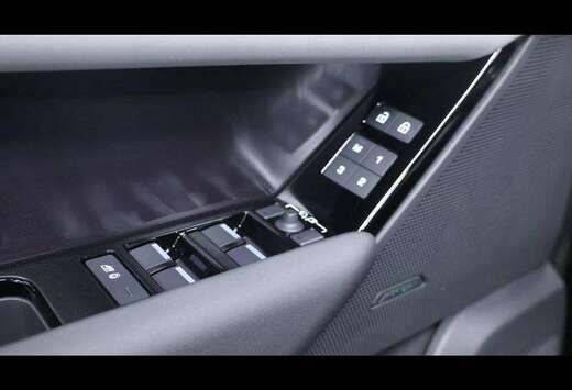 Land Rover P400 Dynamic SE AWD Auto