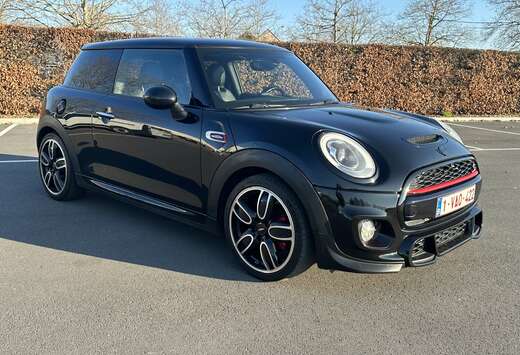 MINI John Cooper Works look