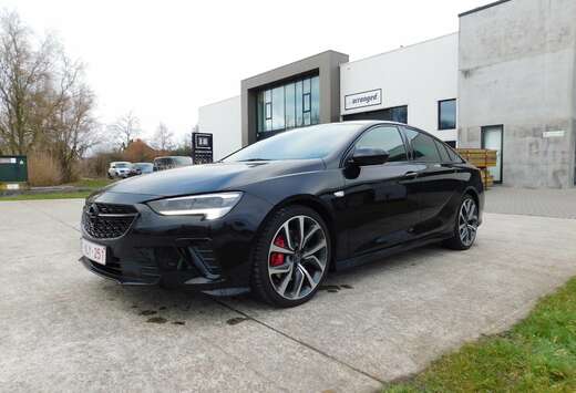 Opel Insignia Grand Sport 2.0 Turbo 4X4 GSi