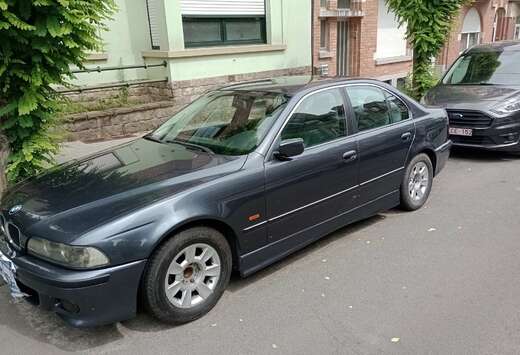 BMW 523i