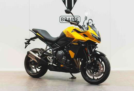 Triumph 800 - Yellow