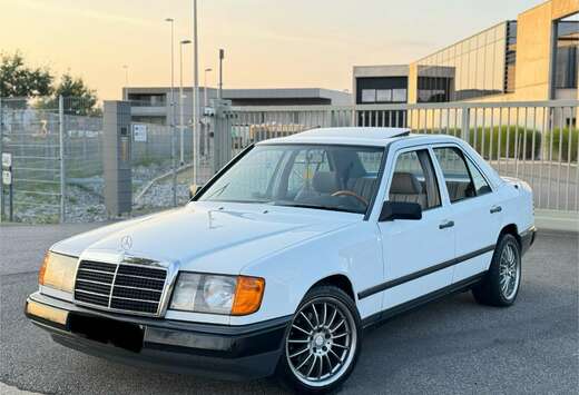 Mercedes-Benz automatic oldtimer E260