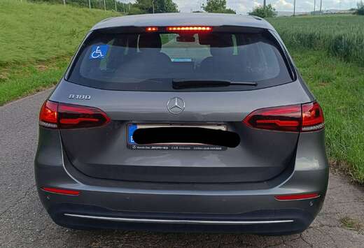 Mercedes-Benz B 180