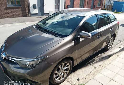 Toyota Touring Sports 1.33 VVTI Pack 50th