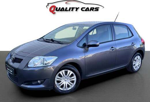 Toyota 1.4i   65.000 KM    Navi  CarPlay  Garantie