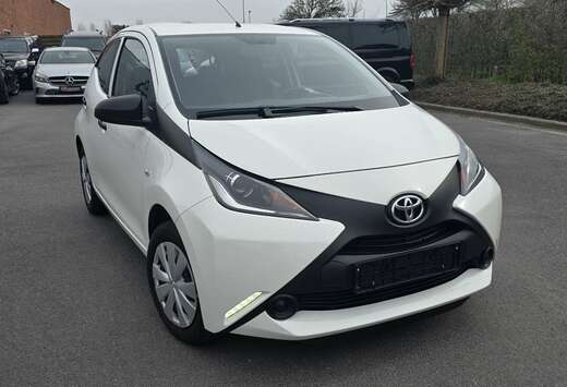 Toyota Aygo 1.0i VVT-i x-play and pack x-pure