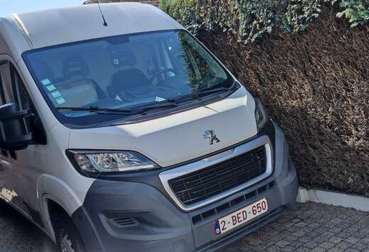 Peugeot HDi 335 L2H2 S&S Avantage Plus.